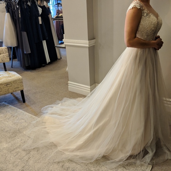 Maggie Sottero Sonja Size 10 (street size 4-6) - Picture 5 of 6